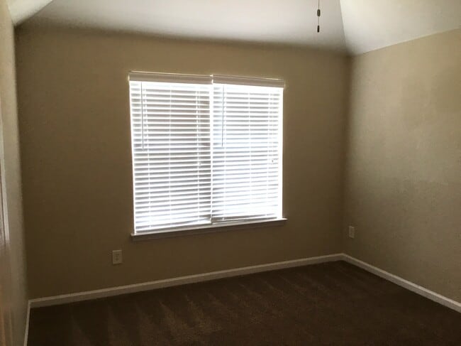 Building Photo - 5622 Falls Ridge Ln