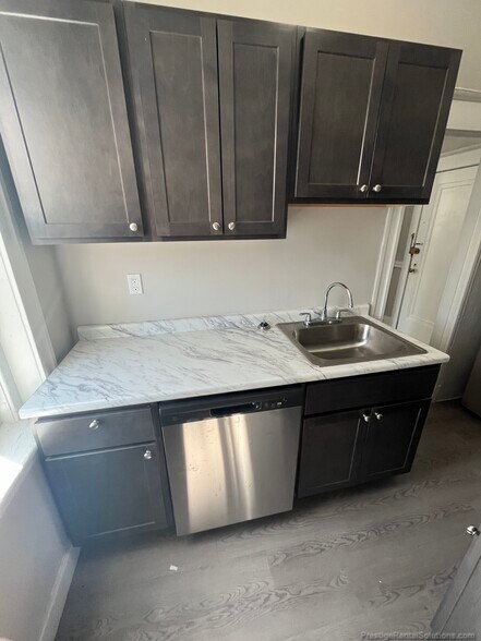 Building Photo - 4 Woodstock Ave