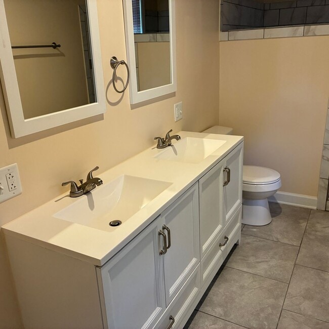 Building Photo - 4 Bedroom 3 Bath Home in Winnabow, NC