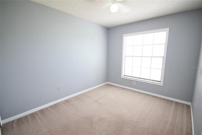 Building Photo - 3283 Oak Lake Pl