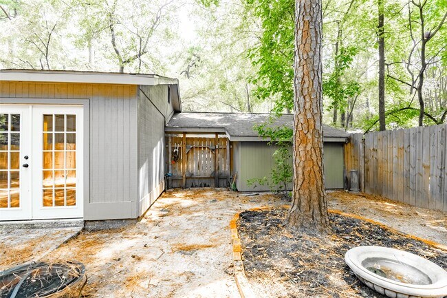 Building Photo - 2717 S Millbend Dr