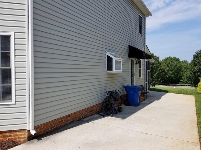 Building Photo - 112 Wyndsong Pl