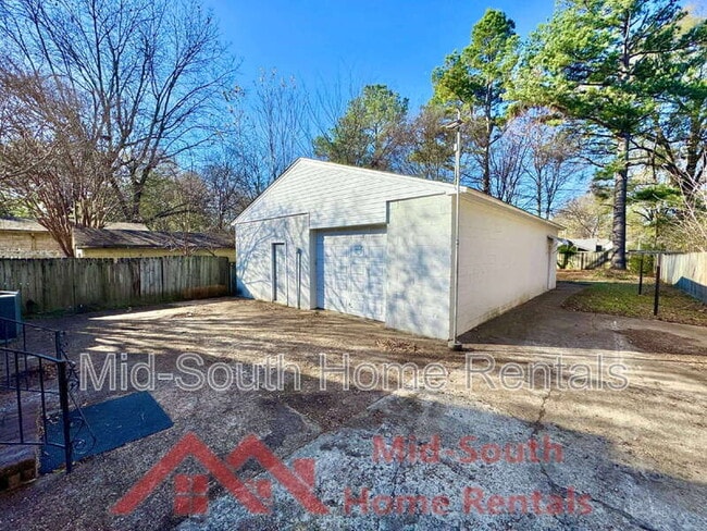 Building Photo - 135 S Greer St