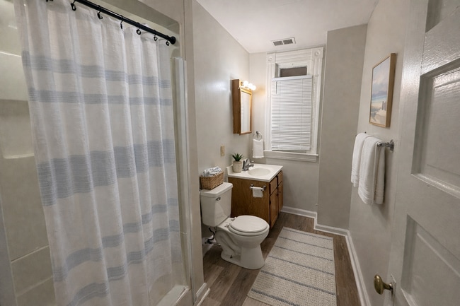 Building Photo - 376 Park Ave