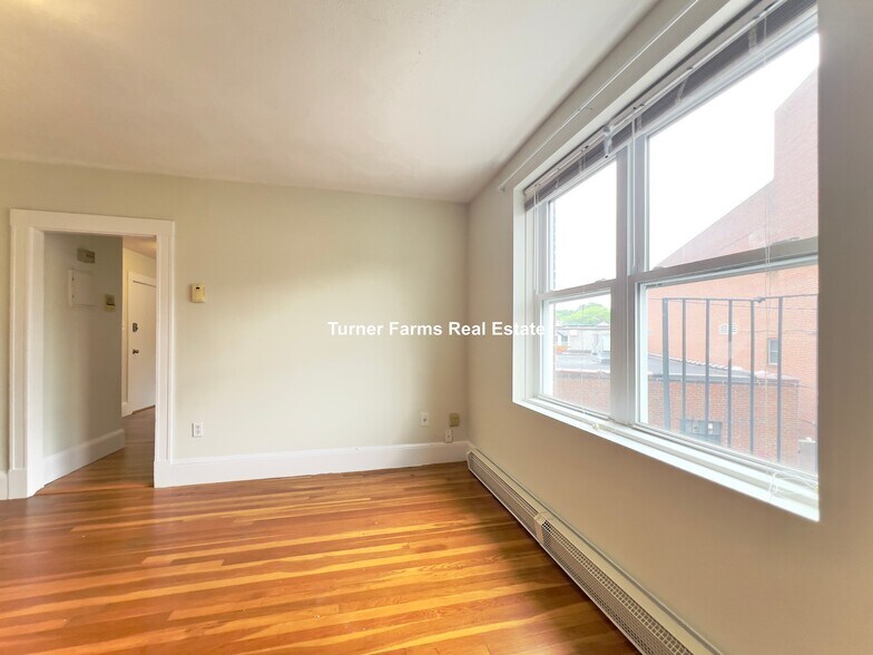 Building Photo - 402A Highland Ave