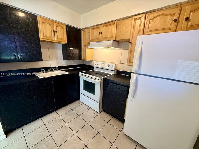 Building Photo - 1610 NW 52nd Ave