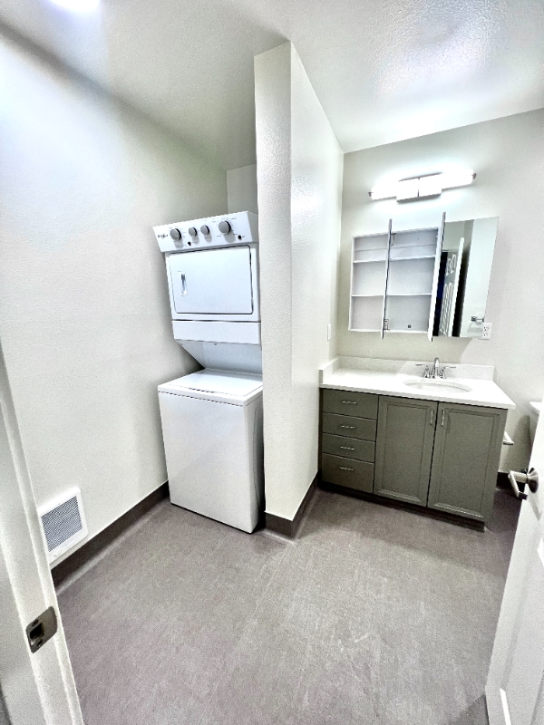 Building Photo - 2330 Yakima Ct