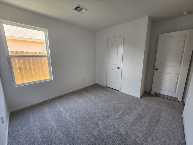 Building Photo - 1615 Winwood Dr