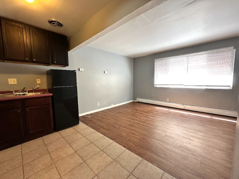 Building Photo - 1456 N Farwell Ave