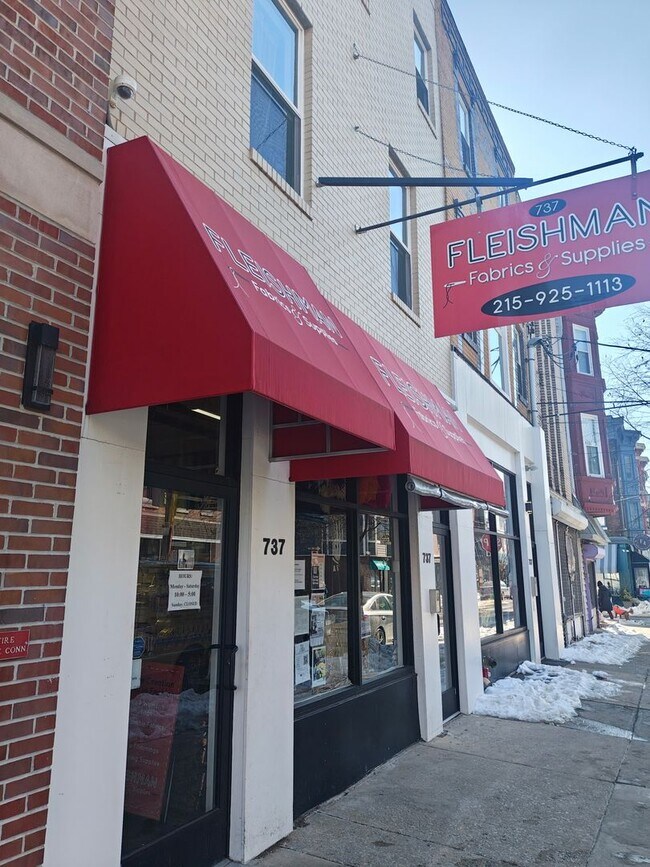 Building Photo - 737 S 4th St