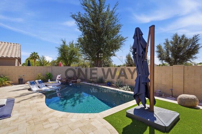 Building Photo - 1307 E Century Ave