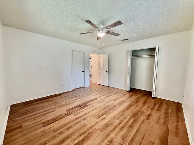 Building Photo - Immaculately Improved 2 Bedroom / 1 Bathroom Duplex & Immediately Available!