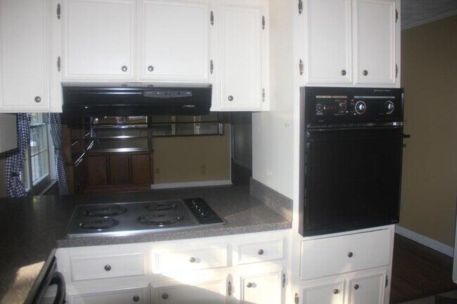 Building Photo - 3009 Oakland Dr NW