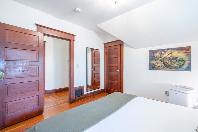 Building Photo - Charming Sabin Craftsman with Fenced Yard, Deck, and More!