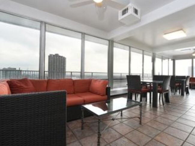 Building Photo - 3900 N Lake Shore Dr