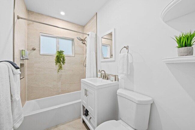 Building Photo - 1300 SW 17th St