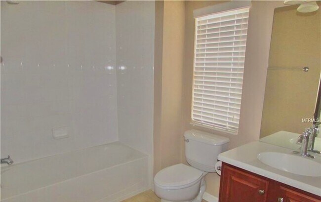 Building Photo - Beautiful 3 Bed 2.5 Bath Gated Townhome fo...