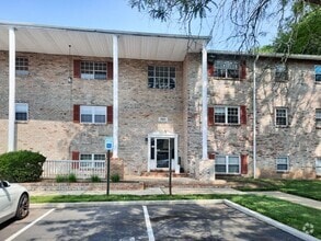 Building Photo - Bright & Stylish 1BR/1BA Condo in Reisters...