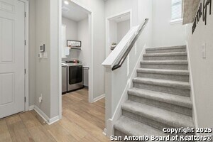 Building Photo - 1020 Vista View Dr