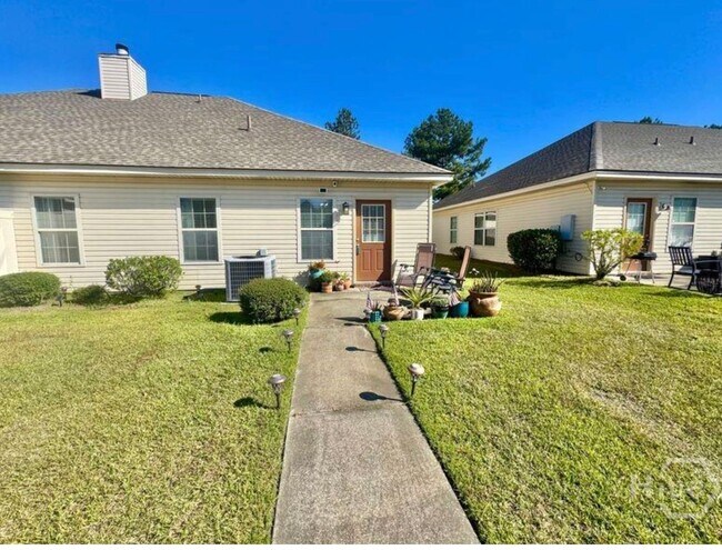 Building Photo - Beautifully designed end unit townhome Available 1/6/26