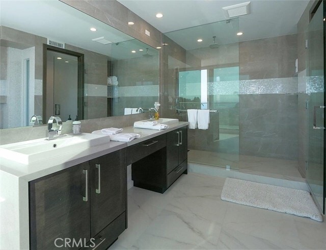 Building Photo - 1356 Vía Romero