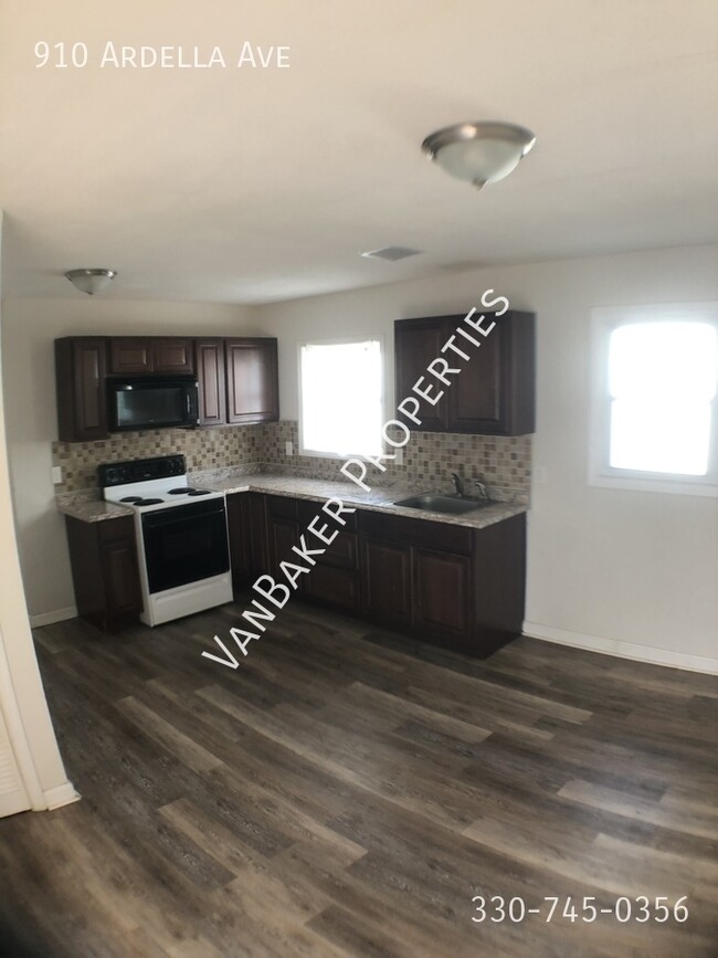 Building Photo - 910 Ardella Ave