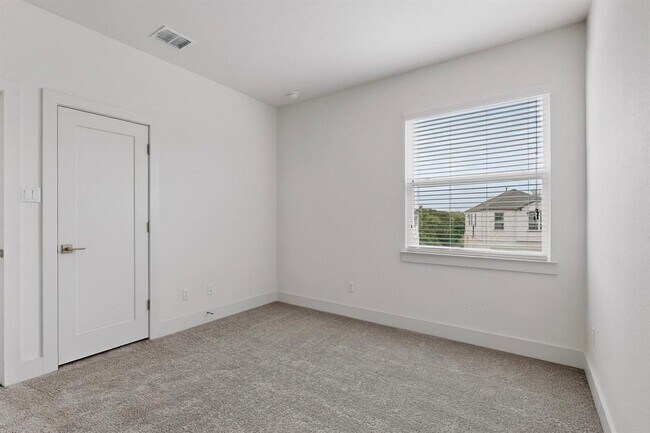 Building Photo - 1531 N Red Bud Ln