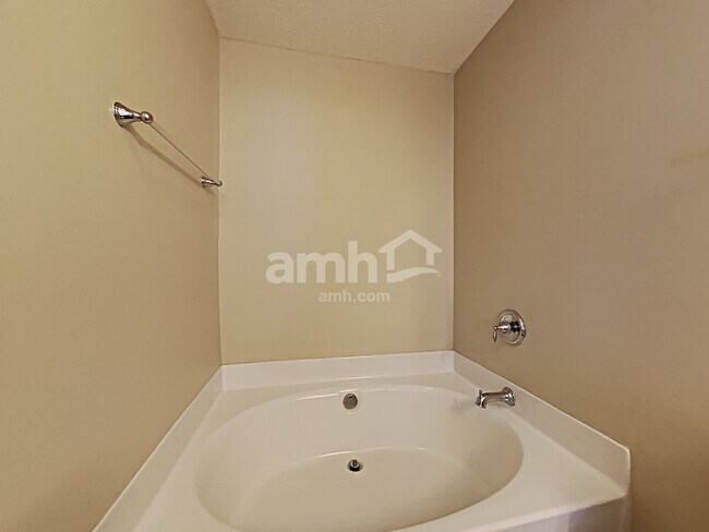 Building Photo - 316 Stewart Springs Dr