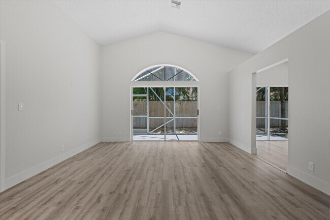 Building Photo - 12781 Meadowbreeze Dr