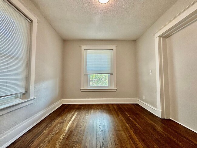 Building Photo - Shelby