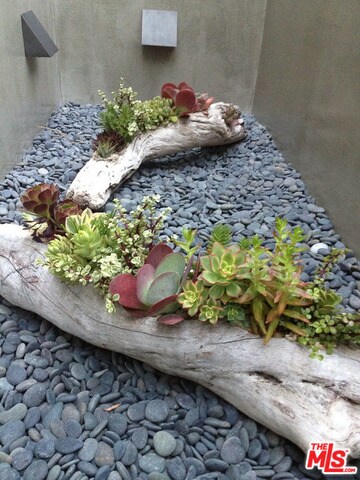 Building Photo - 1849 Fox Hills Dr