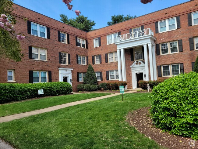 Building Photo - 2109 Suitland Ter SE