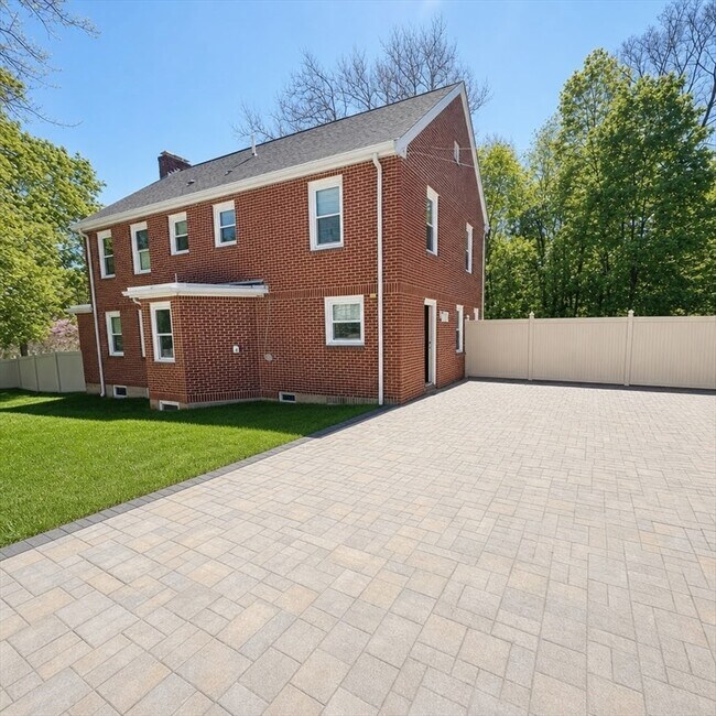 Building Photo - 82 Arlmont St