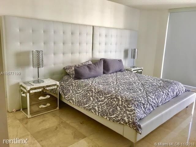 Building Photo - 21056 Yacht Club Dr