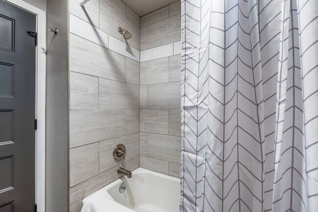 Building Photo - 1818 Court F