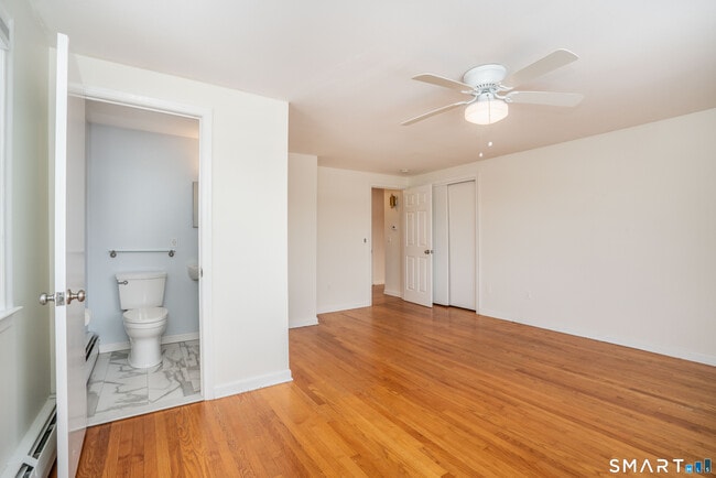 Building Photo - 420 S Main St