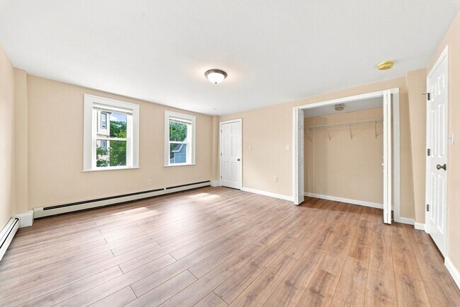 Building Photo - 40 Spring Ave