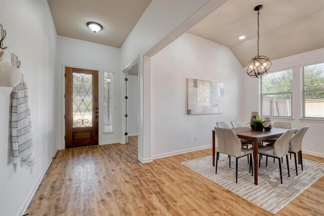 Building Photo - 2213 Lookout Range Dr