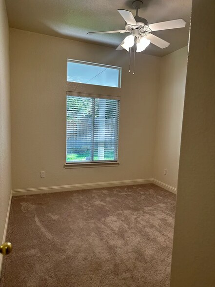 Building Photo - 2980 Hazelwood Way