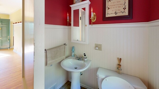 Building Photo - 45 Common St