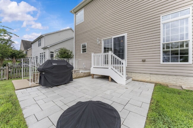 Building Photo - Welcome home to this well-maintained 4-bedroom, 2.5-bath home that offers space to grow!
