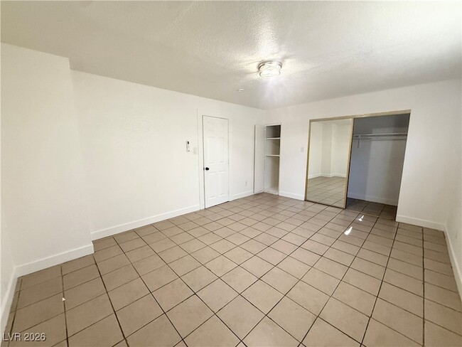 Building Photo - 2030 Sunrise Ave