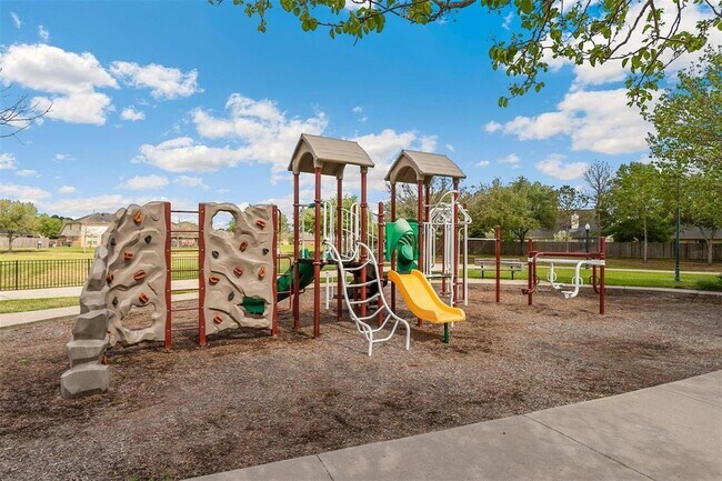Building Photo - 21731 Sierra Long Dr