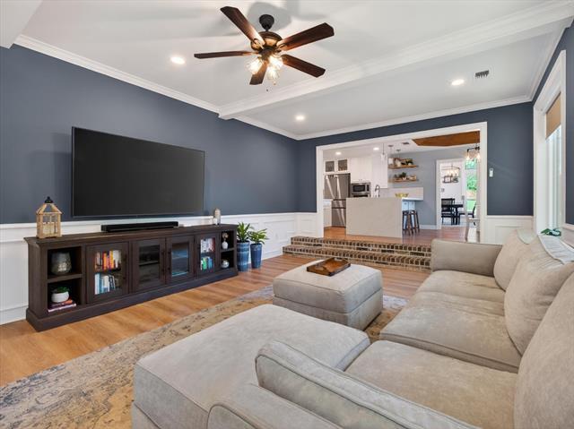 Building Photo - 1515 Mission Hills Ln