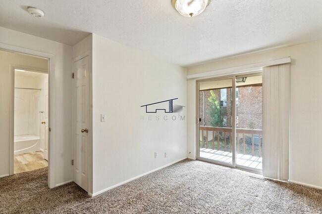 Building Photo - 350 E