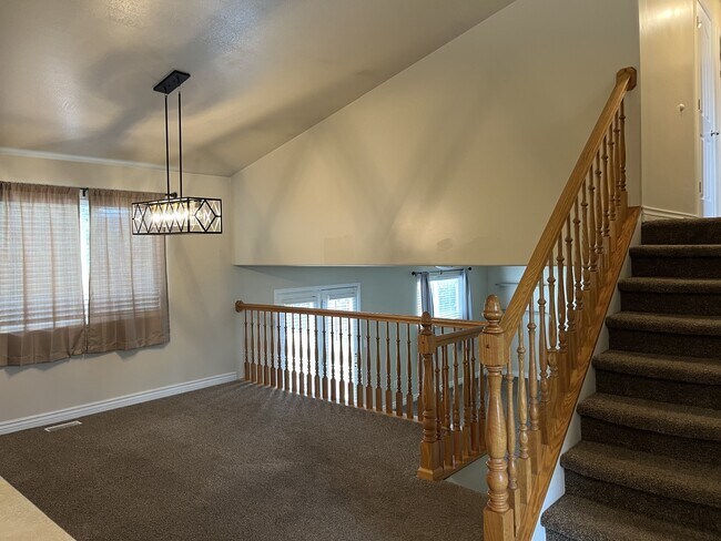 Building Photo - 262 1660 W