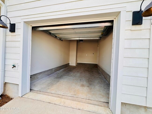 Building Photo - 10 Renea Cv