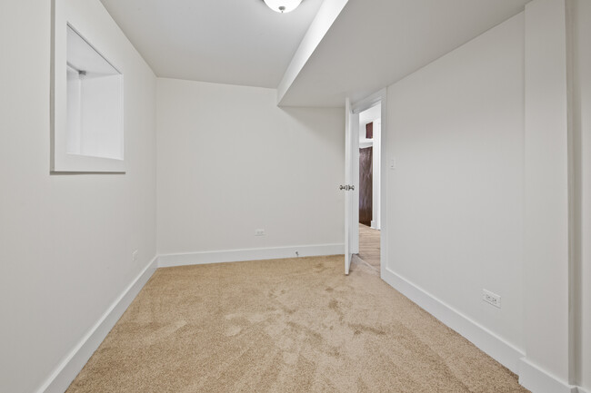 Building Photo - 3614 N Hoyne Ave