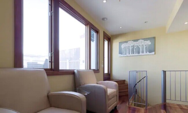 Building Photo - 2803 Ontario Rd NW