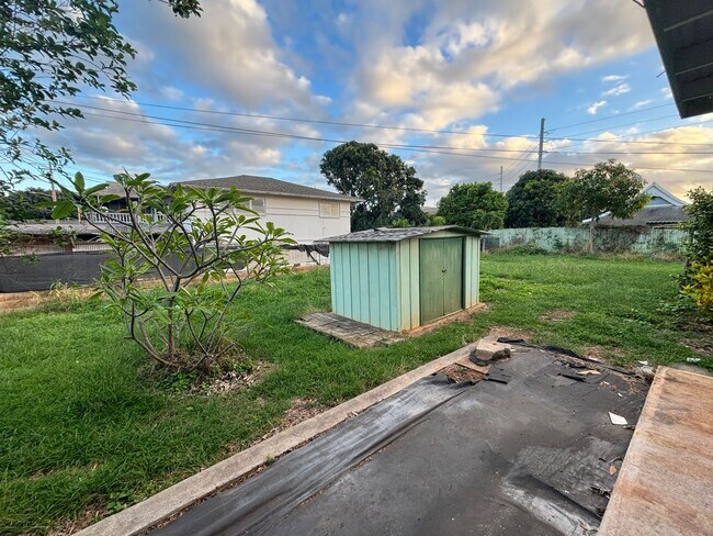 Building Photo - Newly Updated Gorgeous 3 Bed, 1.5 Bath Single Family House in Pearl City Available Now!